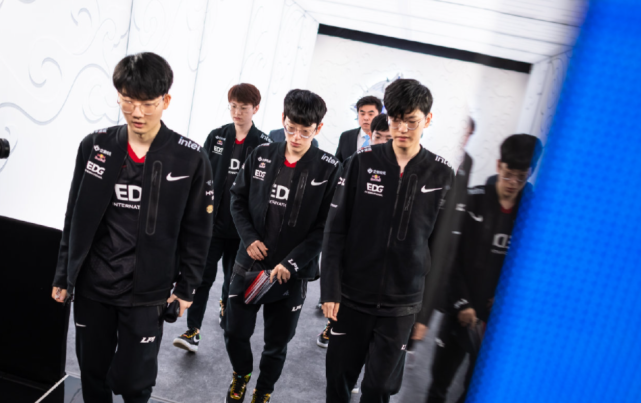 综合来看 综合来看