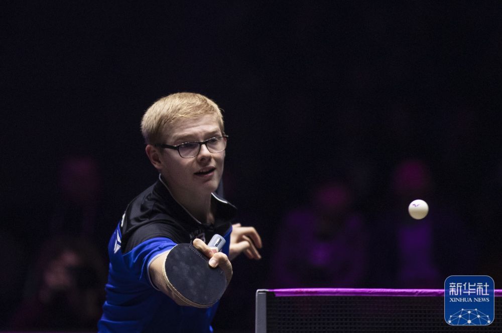 背中承担冗 背中承担冗